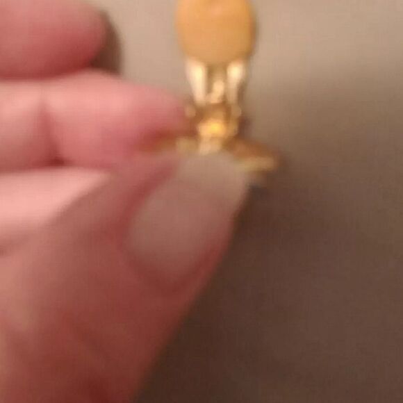 Vintage Goldtone Light Blue Glittered Swirl Clip On Earrings. - Picture 3 of 4